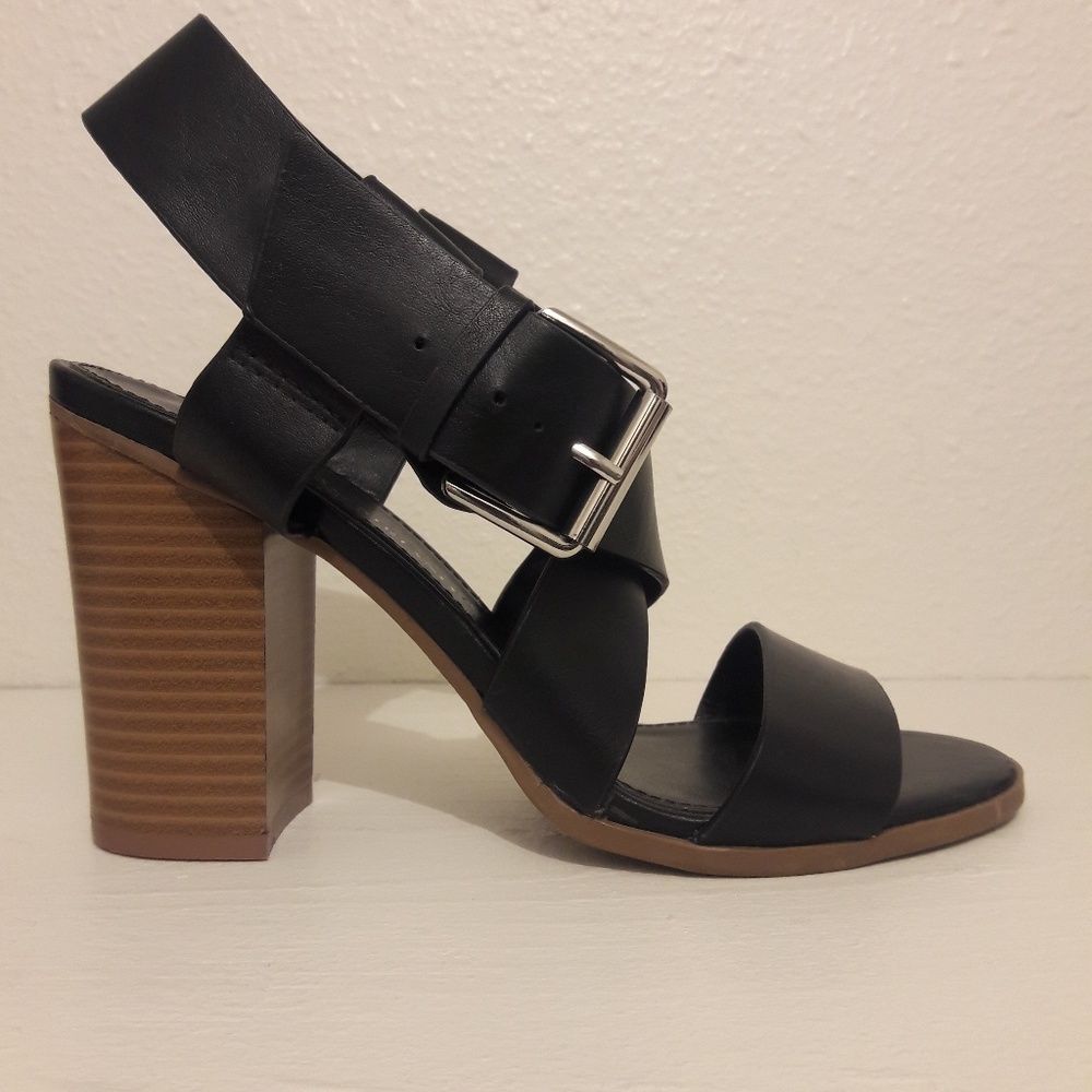 NWOT strappy sandals with chunky heel